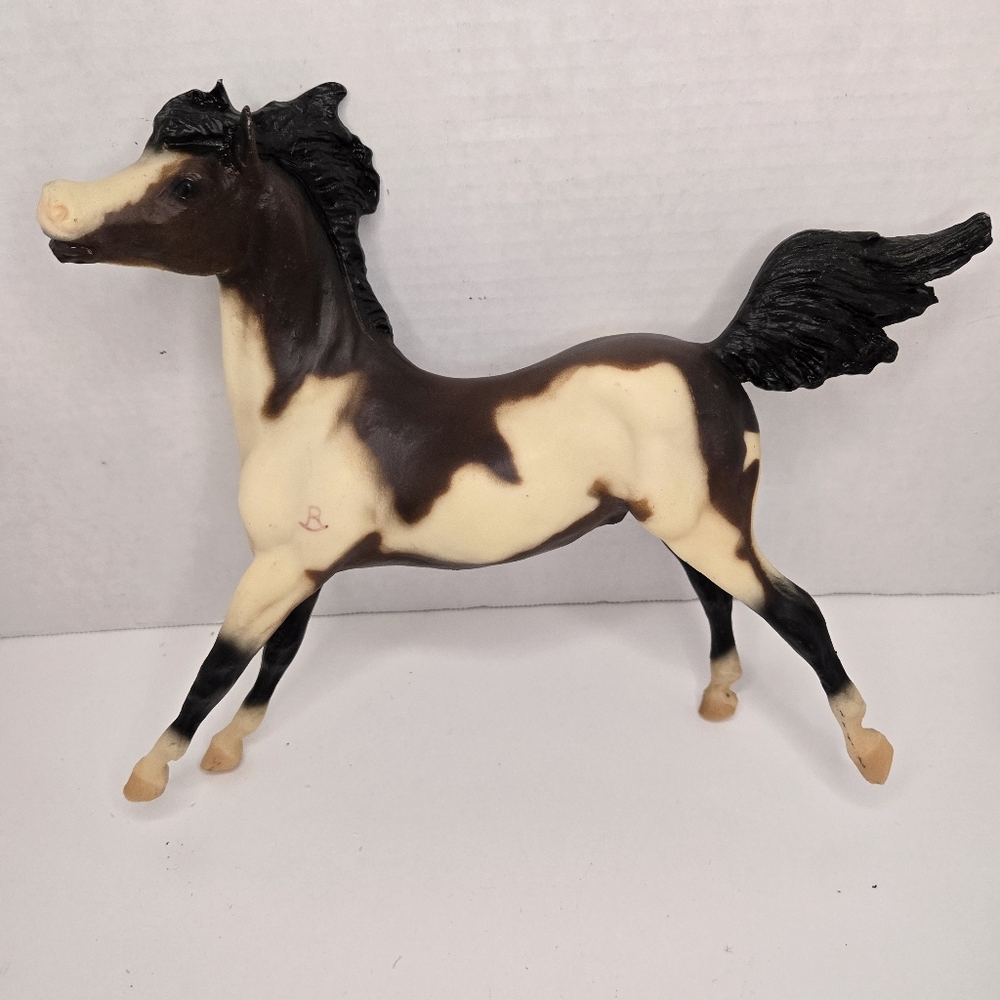 Breyer #994 Traditional Smoky Mold Remington Matte Bay Pinto